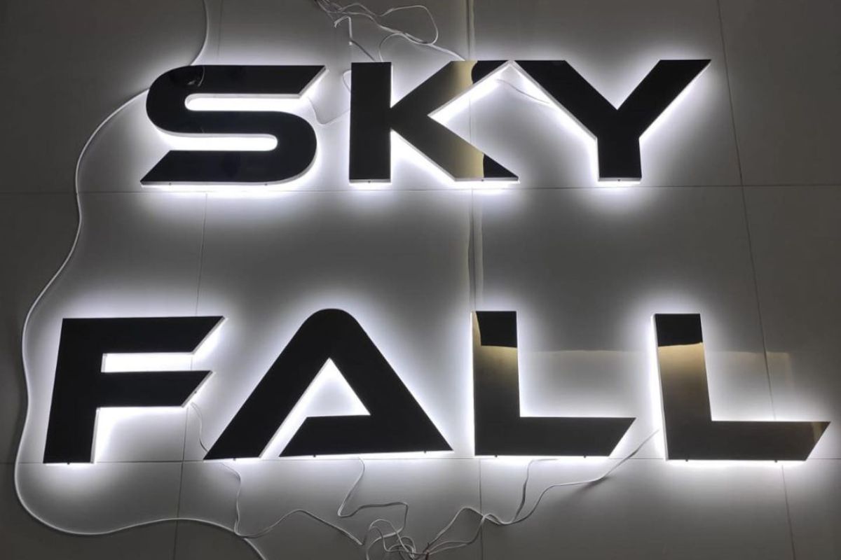 chữ mica đèn led