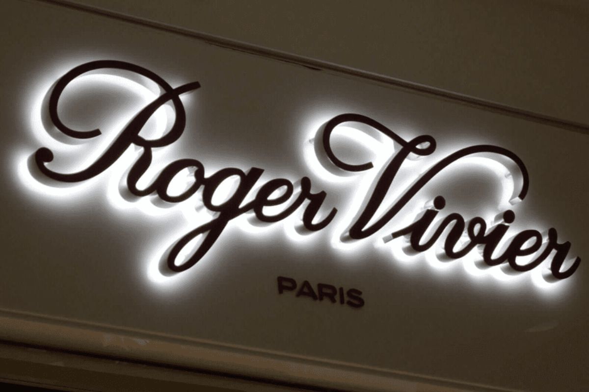 Chữ mica sáng chân - Giải pháp cho bảng hiệu sang trọng 2 Chữ mica sáng chân