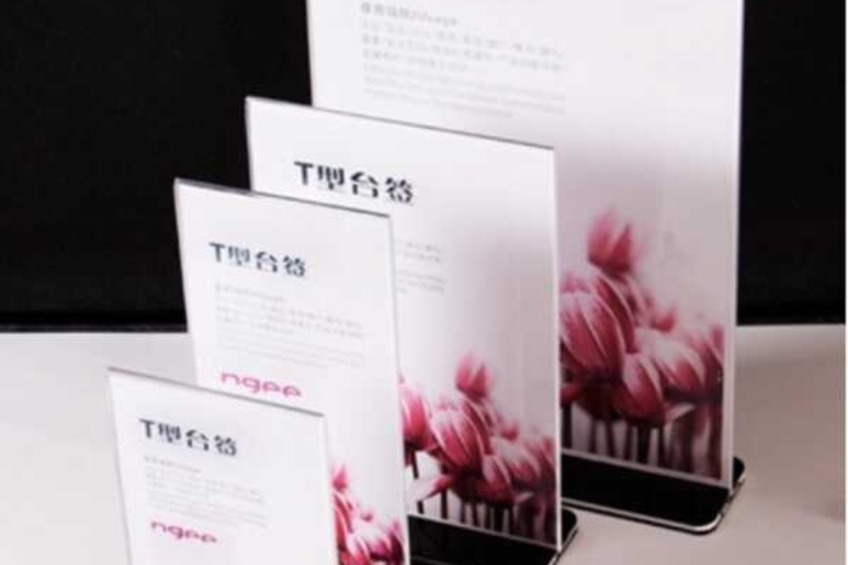 Standee để bàn chân gỗ