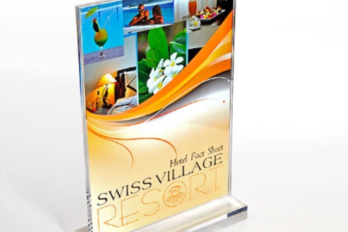 Standee mica để bàn